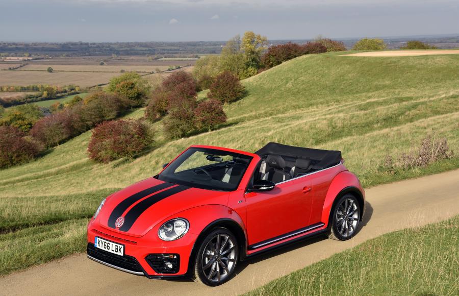  Volkswagen Beetle Cabriolet R-Line 2016 года  (UK) (фото 26 из 32)